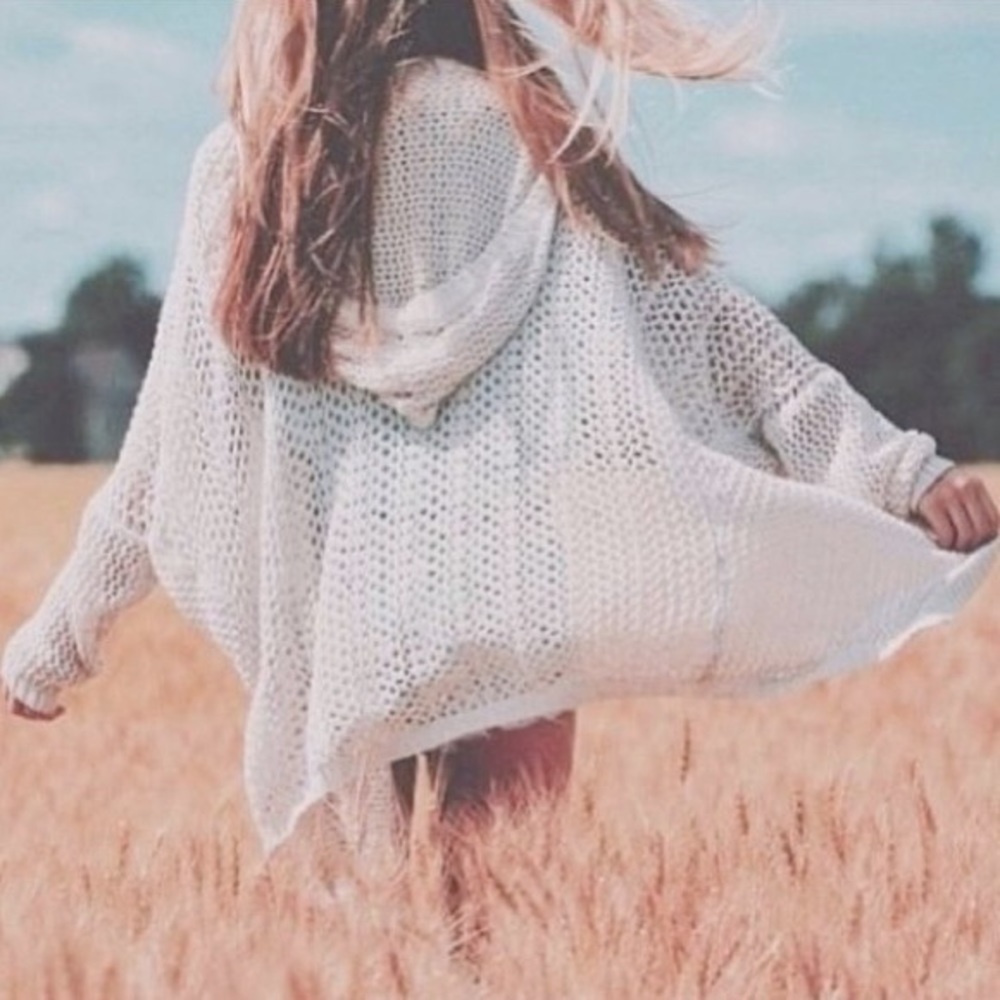 ❌❌SOLD❌❌ Brandy Melville Summer Moselle Cardigan - Picture 2 of 8